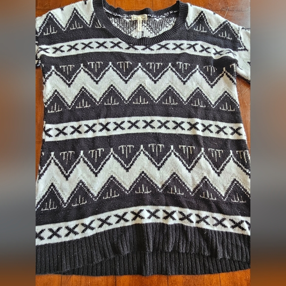 Kirra Black and White Zig-Zag Striped Oversized Sweater - Picture 4 of 5